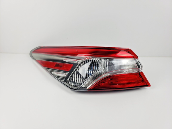 2018-2020 Toyota Camry LH Left Driver Rear Outer Tail Light Clear Halogen OEM - Image 7
