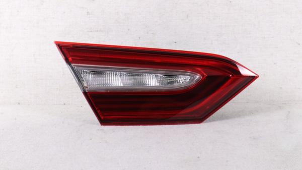 Mint! 2018-2020 Toyota Camry Left Driver Side Rear Trunk Lid Tail Light LED OEM