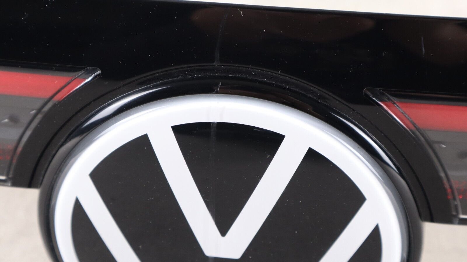 Mint! 2021-2023 Volkswagen ID.4 ID4 Tail Light LED Rear Center Liftgate OEM - Image 3