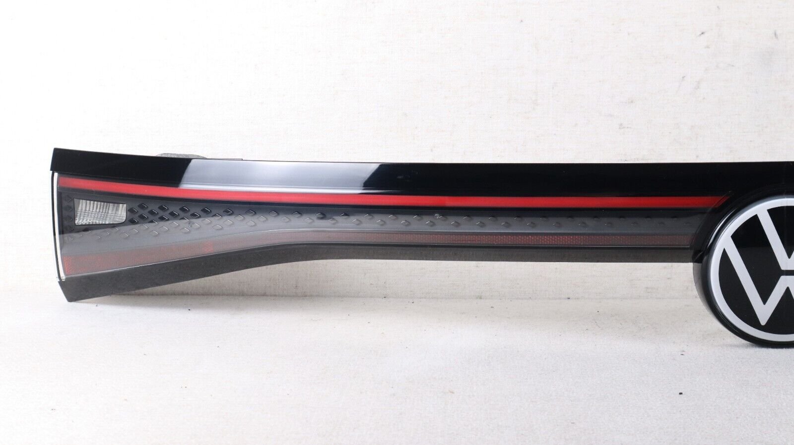 Mint! 2021-2023 Volkswagen ID.4 ID4 Tail Light LED Rear Center Liftgate OEM - Image 5