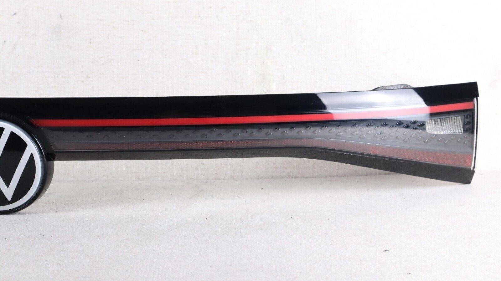 Mint! 2021-2023 Volkswagen ID.4 ID4 Tail Light LED Rear Center Liftgate OEM - Image 6