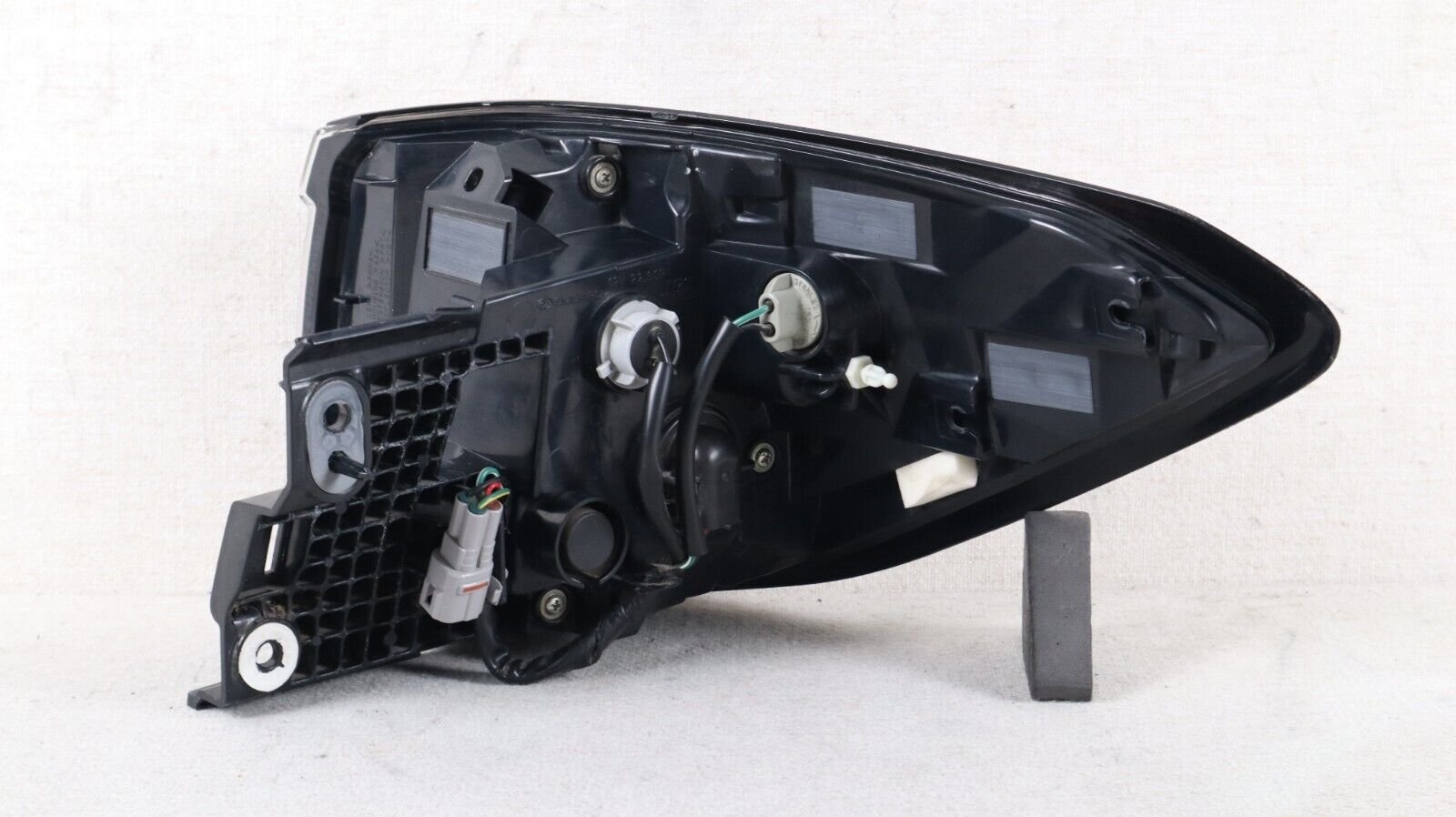 Mint! 2020-2022 Subaru Outback Left Driver Rear Outer Tail Light OEM - Image 2