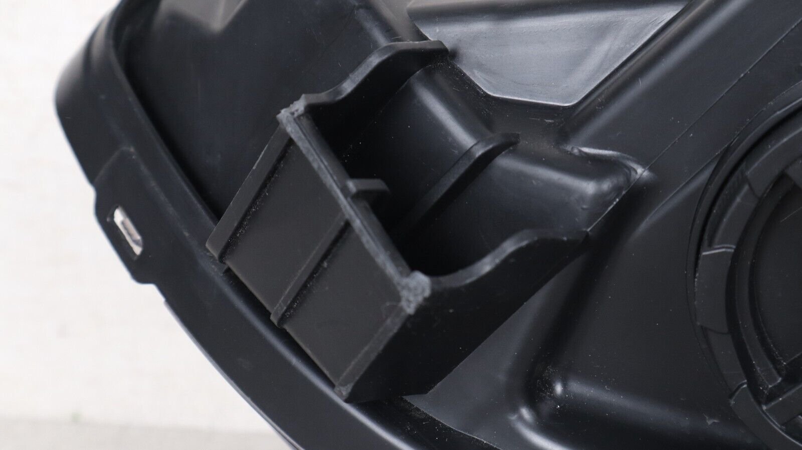 Damaged! 2017-2021 Chevy Chevrolet Bolt EV Right Passenger Headlight Xenon OEM - Image 4