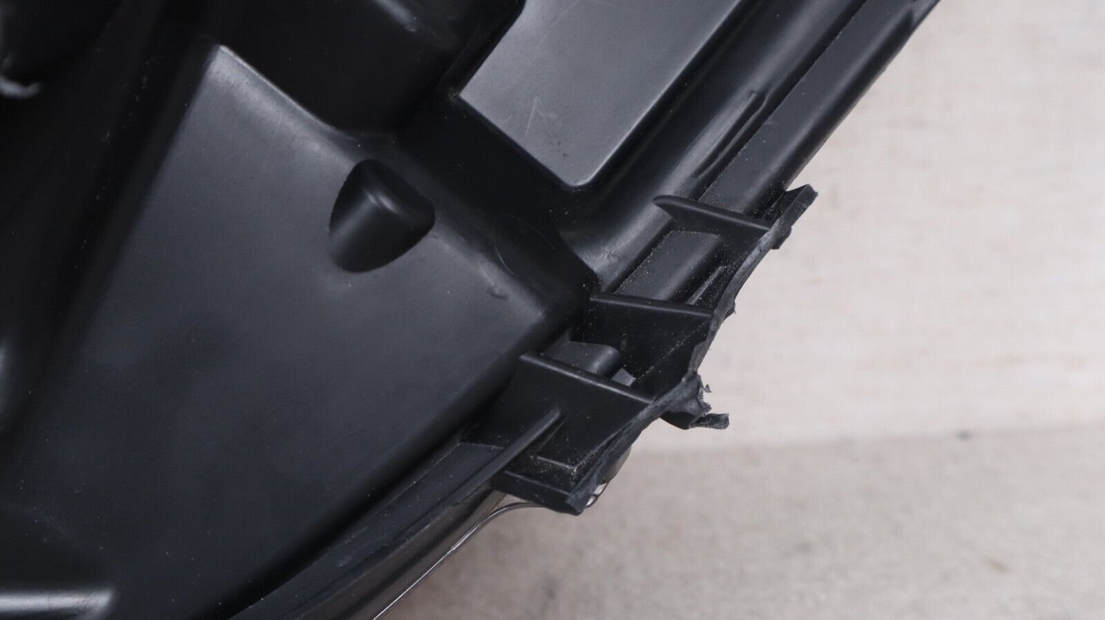 Damaged! 2017-2021 Chevy Chevrolet Bolt EV Right Passenger Headlight Xenon OEM - Image 5